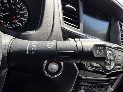 Used 2020 Nissan Pathfinder SV AWD/4WD image 31