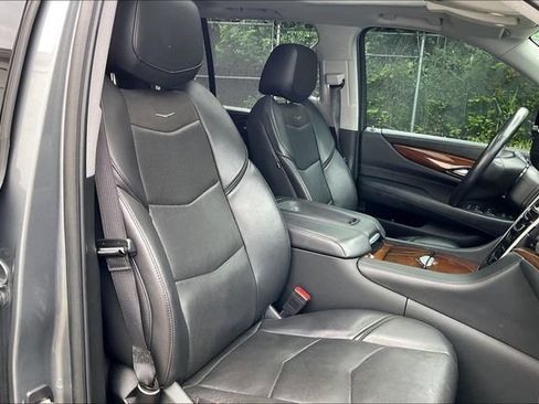 Used 2020 Cadillac Escalade Luxury w/ LPO, Radiant Package AWD/4WD image 7
