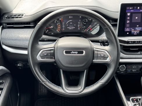 Used 2022 Jeep Compass Latitude w/ Convenience Group FWD image 16