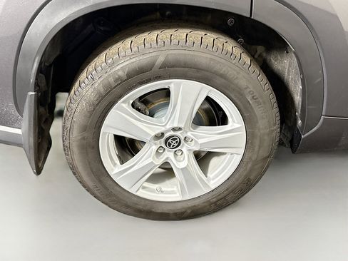 Used 2023 Toyota Highlander L FWD image 33