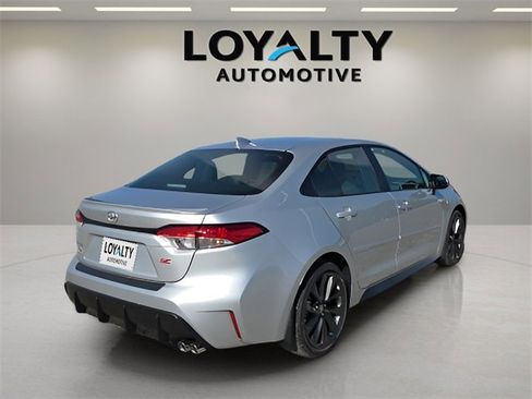 Used 2025 Toyota Corolla SE w/ SE Premium Package image 5