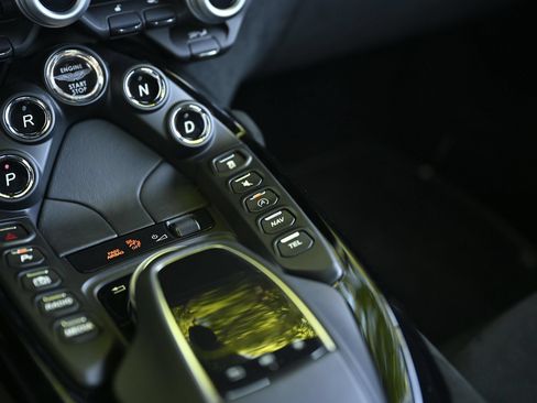 Used 2020 Aston Martin V8 Vantage Coupe RWD image 35