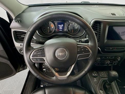 Used 2019 Jeep Cherokee Latitude Plus w/ Cold Weather Group AWD/4WD image 11