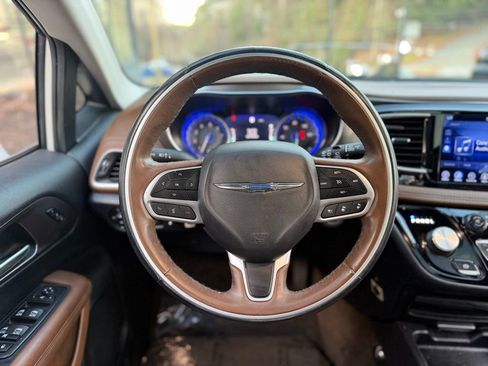 Used 2017 Chrysler Pacifica Limited w/ Advanced Safetytec Group image 49