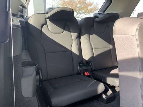 Used 2025 Volvo XC90 B6 Plus image 33