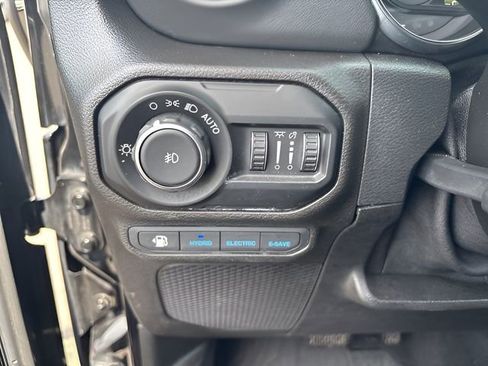 Used 2021 Jeep Wrangler Unlimited Sahara AWD/4WD image 15