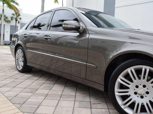 Used 2008 Mercedes-Benz E 350 4MATIC Sedan image 17
