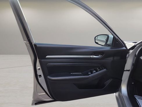 Used 2023 Nissan Altima 2.5 SL FWD image 14