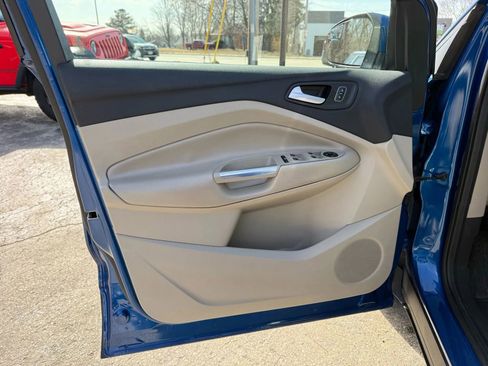 Used 2019 Ford Escape SE image 9