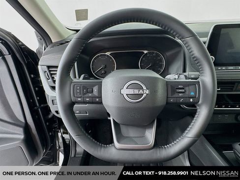 Certified 2025 Nissan Rogue SV FWD image 11