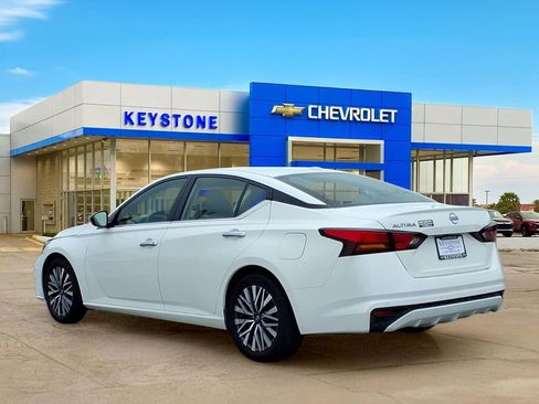 Used 2025 Nissan Altima 2.5 SV FWD image 5