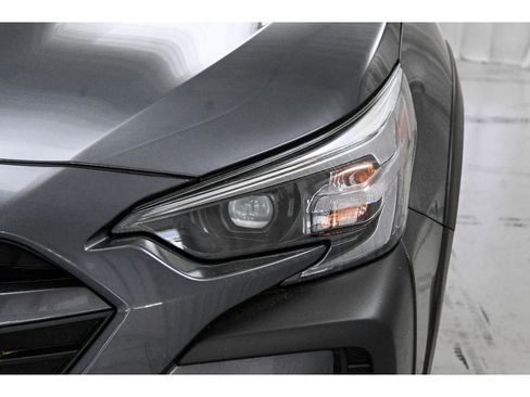 Used 2025 Subaru Outback Premium AWD/4WD image 9