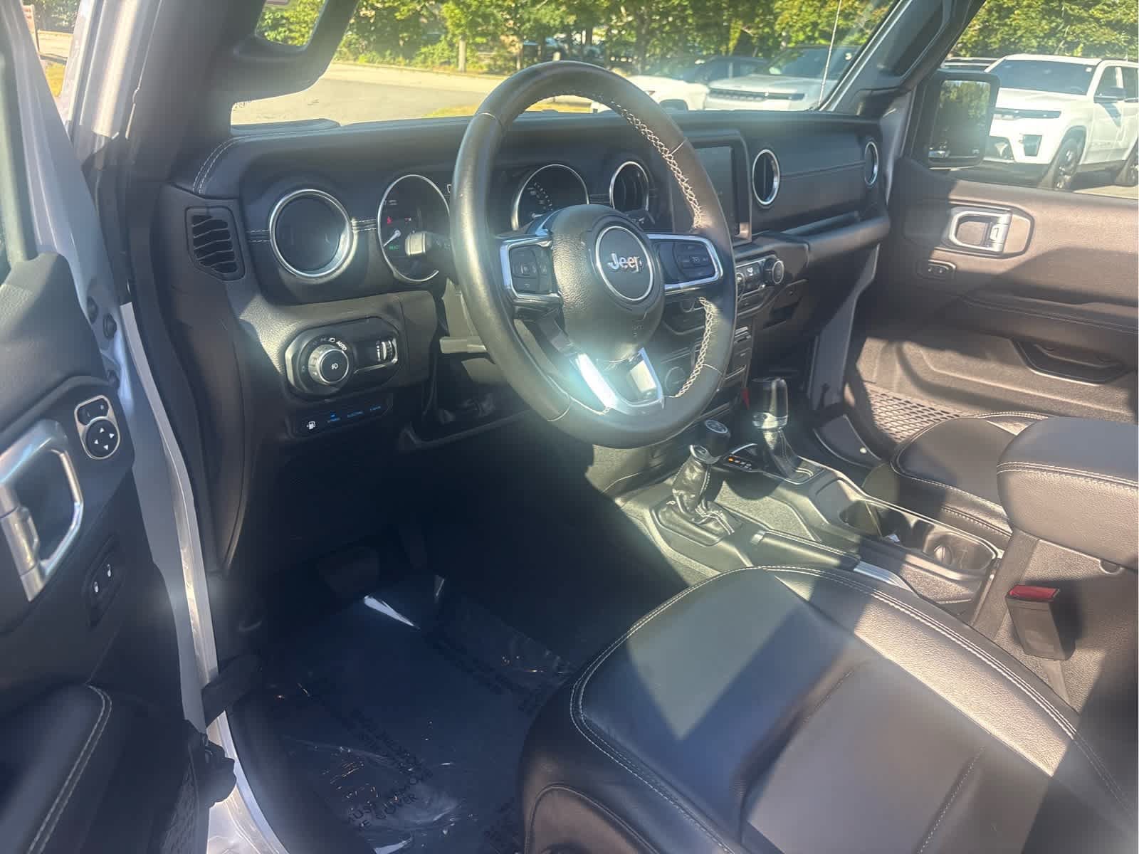 Used 2023 Jeep Wrangler Unlimited Sahara w/ Cold Weather Group AWD/4WD image 9