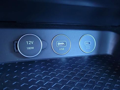 Used 2025 Genesis G70 2.5T image 11