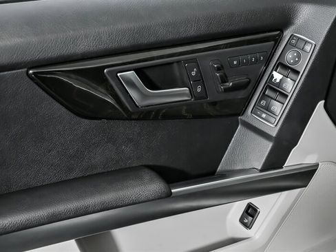 Used 2014 Mercedes-Benz GLK 250 BlueTEC 4MATIC image 16