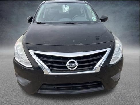 Used 2018 Nissan Versa SV FWD image 3