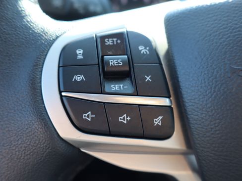 Used 2024 Ford Explorer XLT w/ Equipment Group 202A AWD/4WD image 17