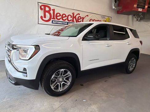Used 2026 GMC Terrain Elevation FWD image 2