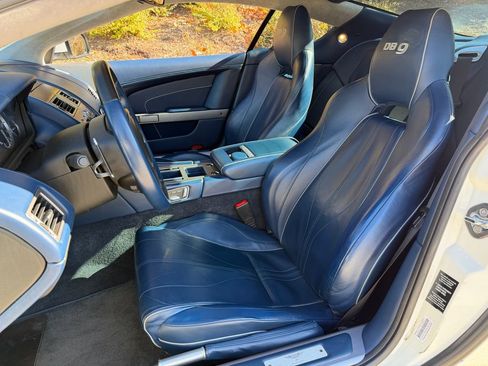 Used 2015 Aston Martin DB9 Coupe image 28