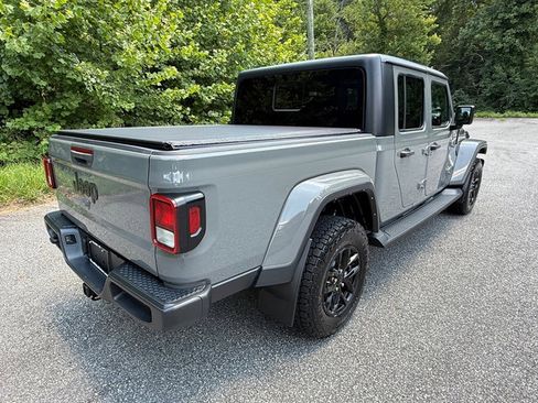 Used 2022 Jeep Gladiator Sport AWD/4WD image 6