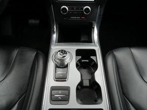 Used 2022 Ford Edge Titanium image 23