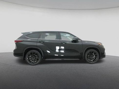 New 2026 Toyota Highlander XLE image 27