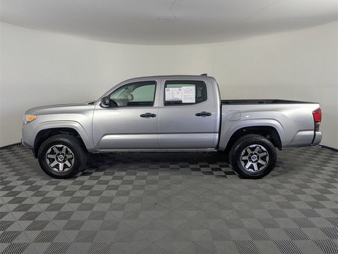 Used 2018 Toyota Tacoma SR image 4