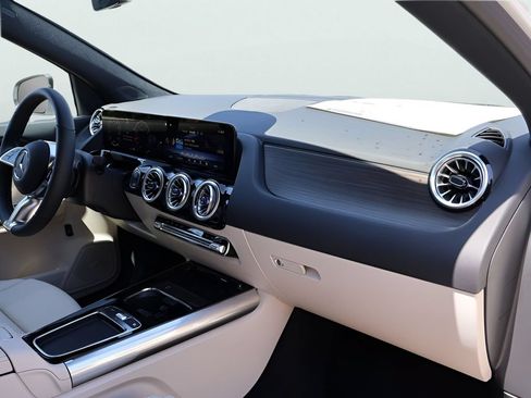 New 2026 Mercedes-Benz GLA 250 4MATIC image 9