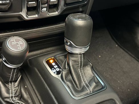 Used 2022 Jeep Wrangler Unlimited Sahara w/ Cold Weather Group image 21