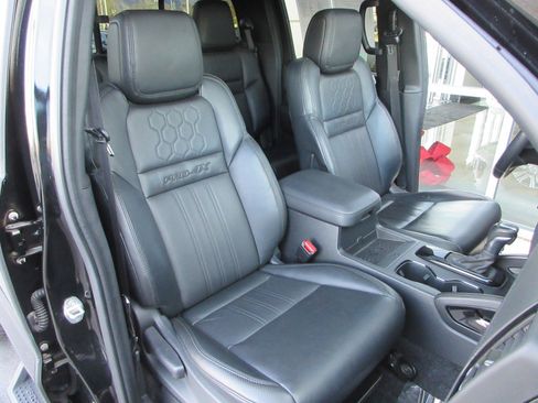 Used 2022 Nissan Frontier PRO-4X w/ Pro-4X Premium Package image 27