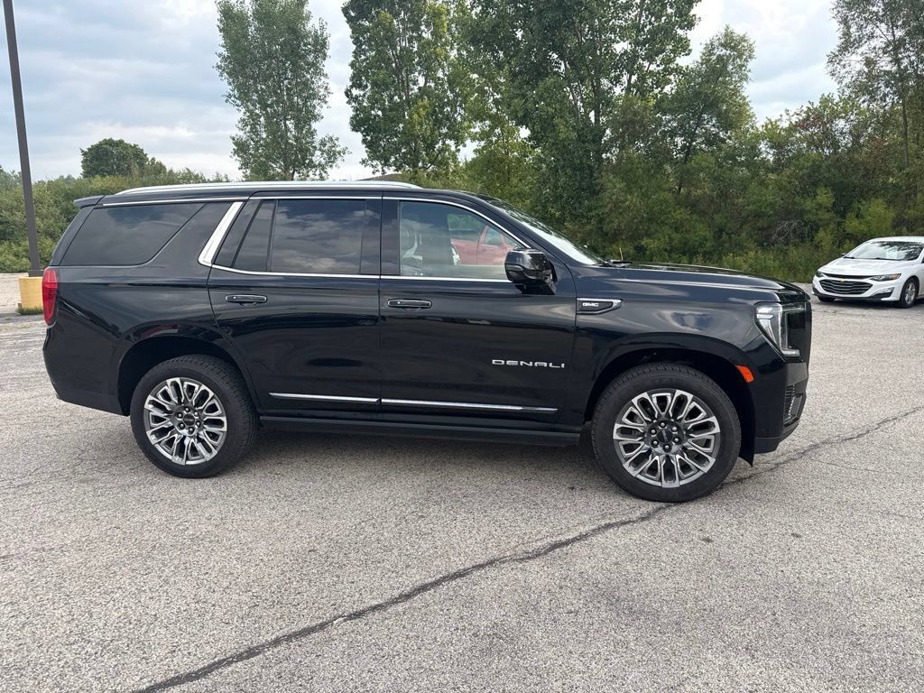 Used 2023 GMC Yukon Denali Ultimate AWD/4WD image 2
