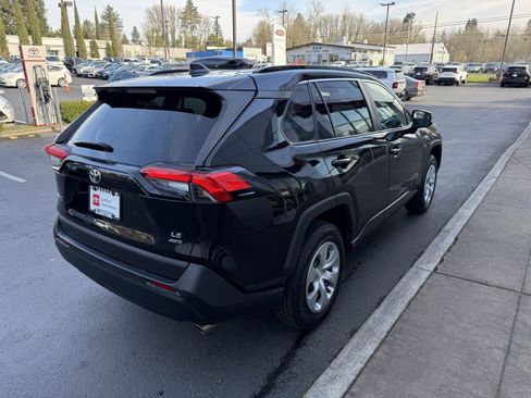 Certified 2020 Toyota RAV4 LE image 5