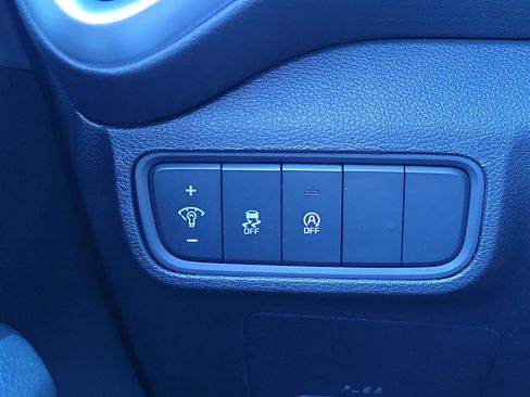 Used 2025 Kia Soul LX image 9