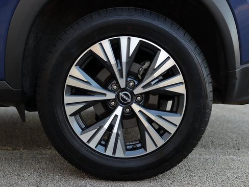 Used 2023 Nissan Rogue SV image 34