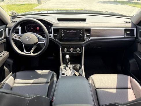Used 2023 Volkswagen Atlas SE w/ Panoramic Sunroof Package AWD/4WD image 17