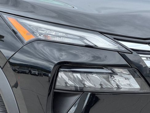 Used 2025 Nissan Rogue SV FWD image 9