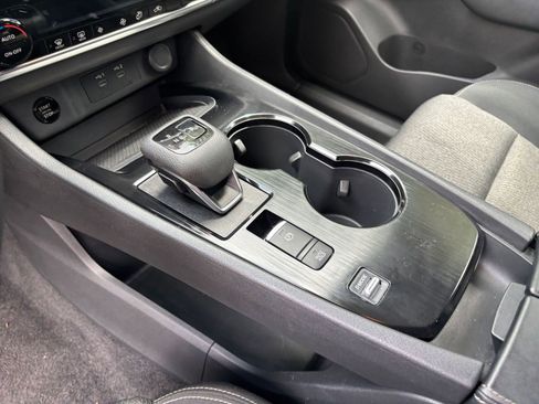 Used 2025 Nissan Rogue SV FWD image 36