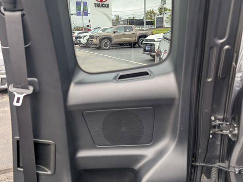 Certified 2022 Toyota Tacoma SR5 AWD/4WD image 18