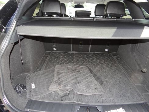 Used 2017 Jaguar F-PACE Premium image 30