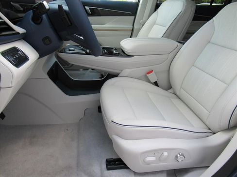 New 2026 Buick Enclave Avenir image 16