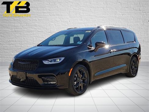 New 2026 Chrysler Pacifica Limited w/ Uconnect Theater Family Group image 1