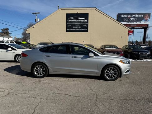 Used 2017 Ford Fusion SE w/ Fusion SE Technology Package image 8