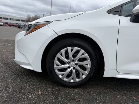 Used 2022 Toyota Corolla LE image 11