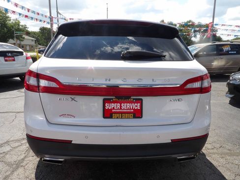 Used 2017 Lincoln MKX Select w/ Select Plus Package AWD/4WD image 4