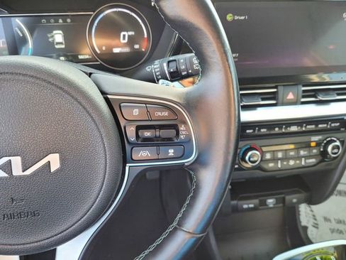Used 2022 Kia Niro EX Premium w/ Cold Weather Package FWD image 21