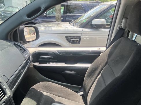 Used 2015 Dodge Grand Caravan SE image 13