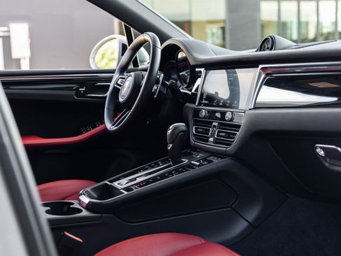 Certified 2023 Porsche Macan image 49