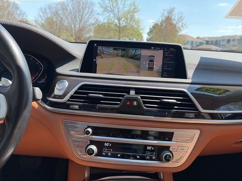 Used 2022 BMW 740i RWD image 15