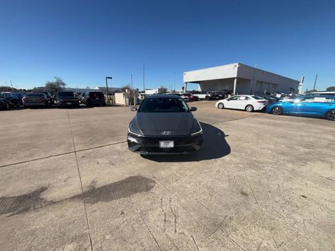 Used 2025 Hyundai Elantra SEL image 16