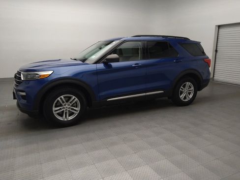 Used 2022 Ford Explorer XLT w/ Equipment Group 202A RWD image 2
